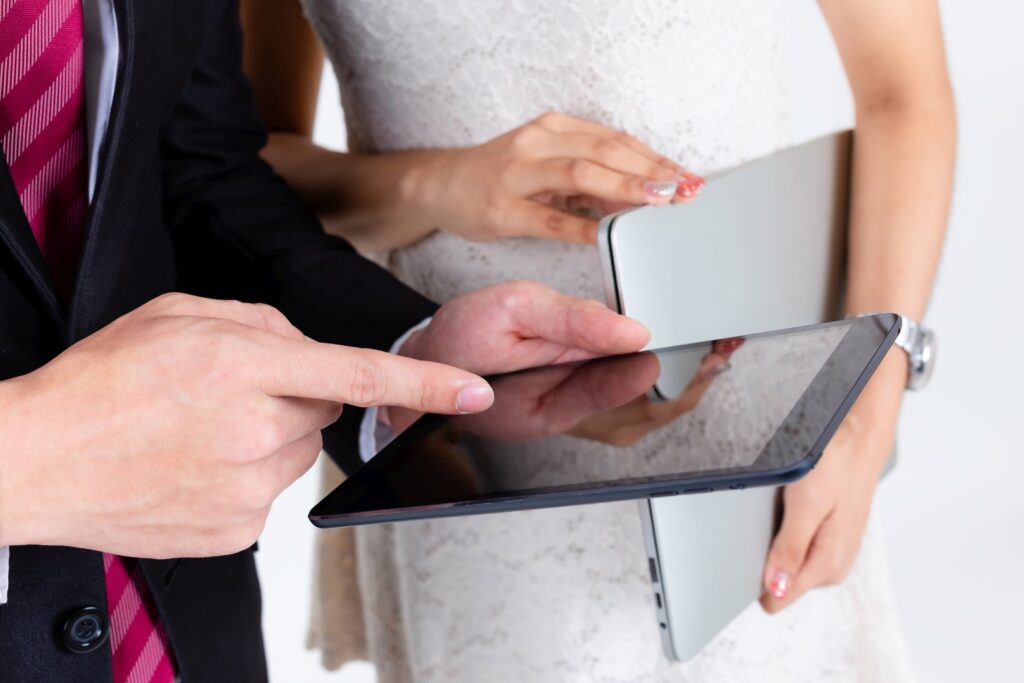Skuteczny marketing mobilny w branży ślubnej: Jak dotrzeć do par na smartfonach